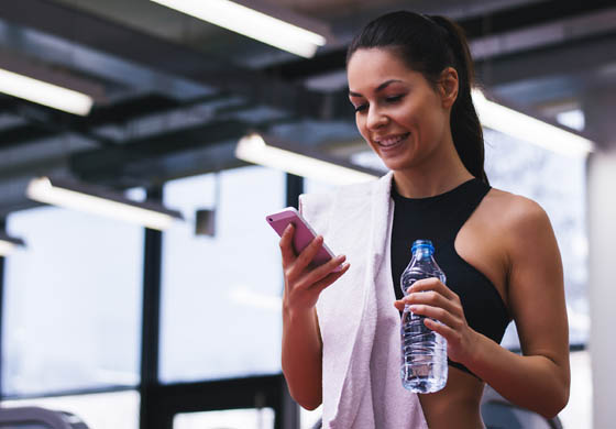 Woman with phone between sets